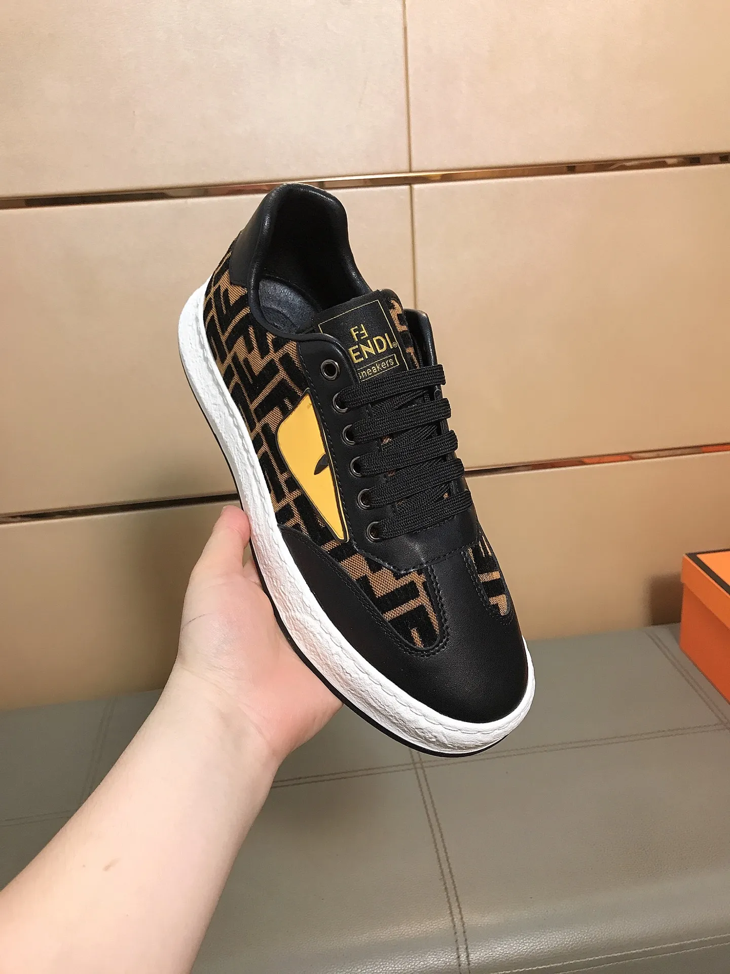 Men's Men's Shoes 230 🔆🔆👉Fendi [Fendi] Men's new low-top casual shoes are on the market🔥The shoe body is made of brand-specific printed fabric + cowhide, sheepskin foot pads, breathable and not covering the feet! Fashionable casual shoes 🙈Outsole is ultra-light, non-slip and wear-resistant👣 Standard size 38-44